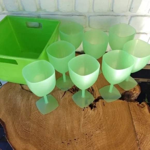 Set of 8 Frosted Plastic Outdoor Stemware - Picture 6 of 7